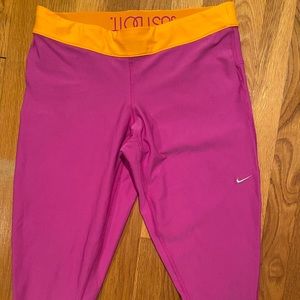 Calf length Nike leggings